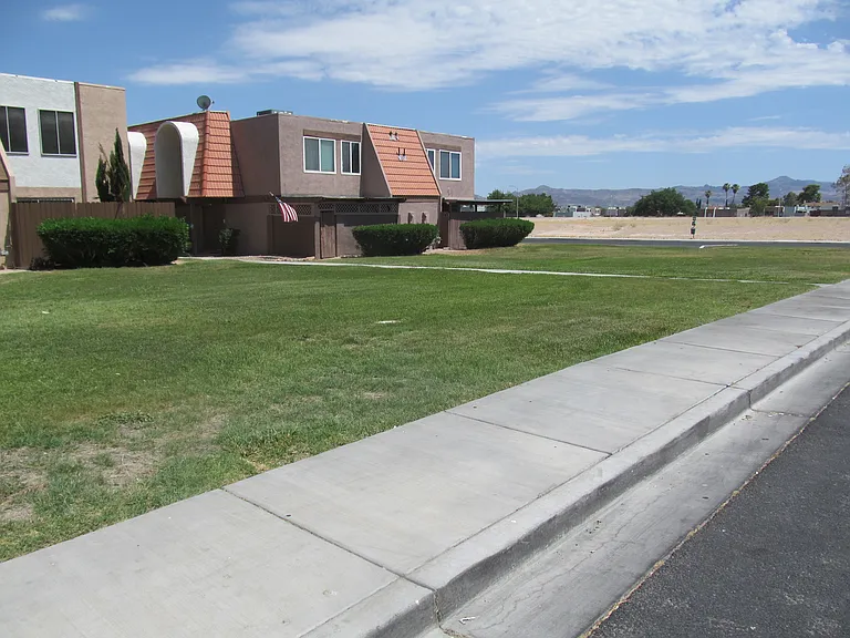 3518 Villa Knolls North Dr — Photo 2