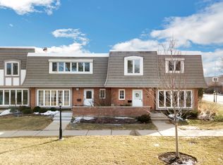 1450 Concorde Cir, Highland Park, IL 60035