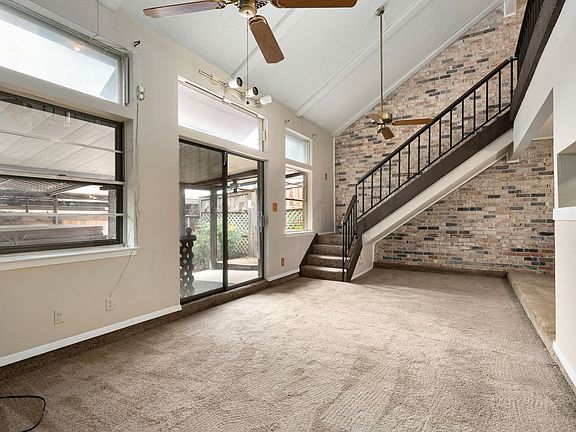 3rd image of 2325 Overland Ln