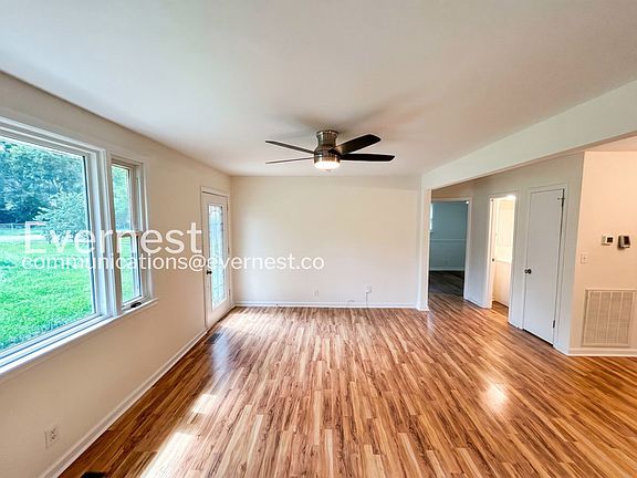 5th image of 4017 Meadow Rd