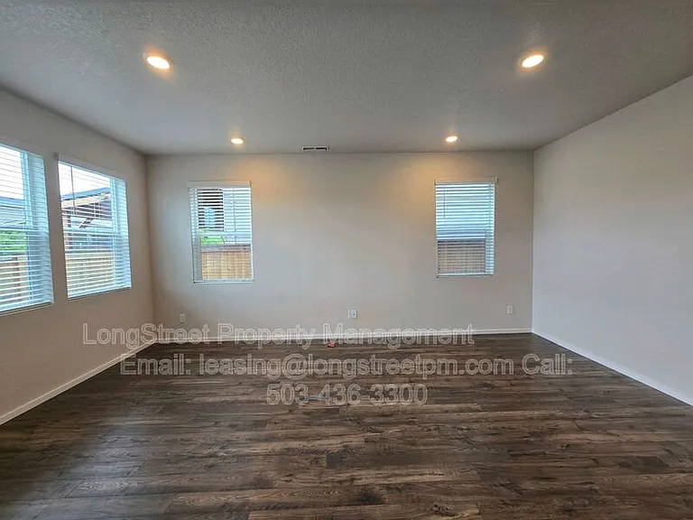 412 Lost Lake St NE — Photo 8