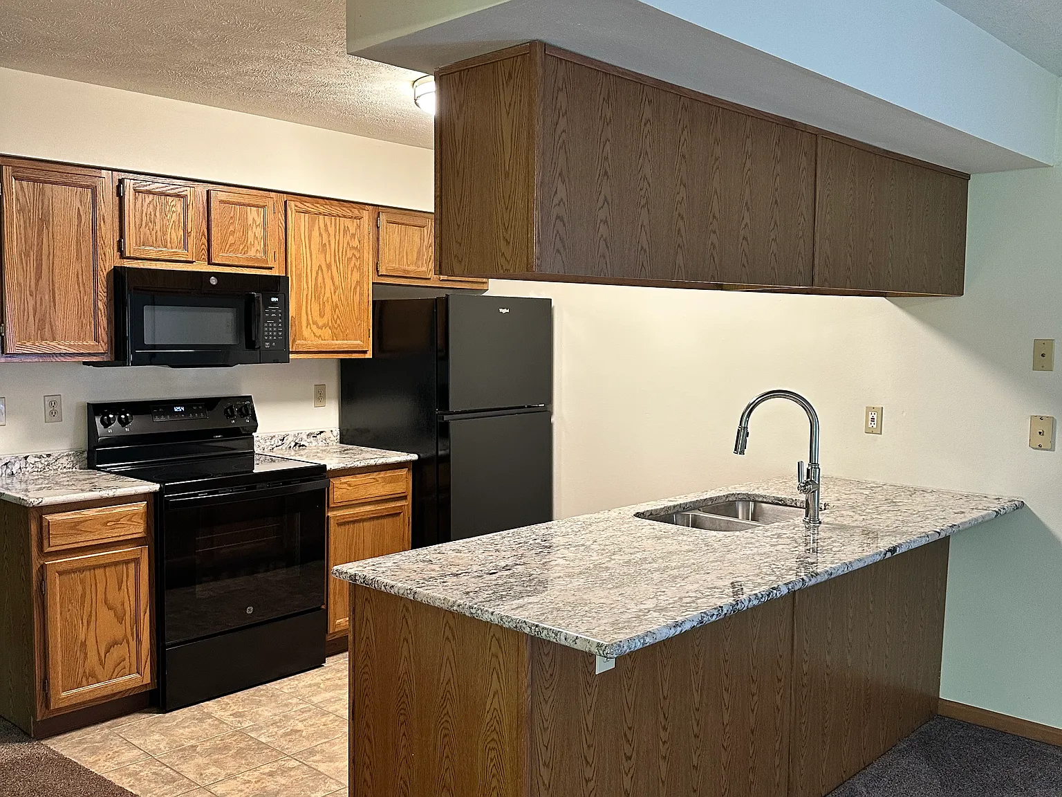 2 bed, 1200 sqft, $1,595 — Photo 3