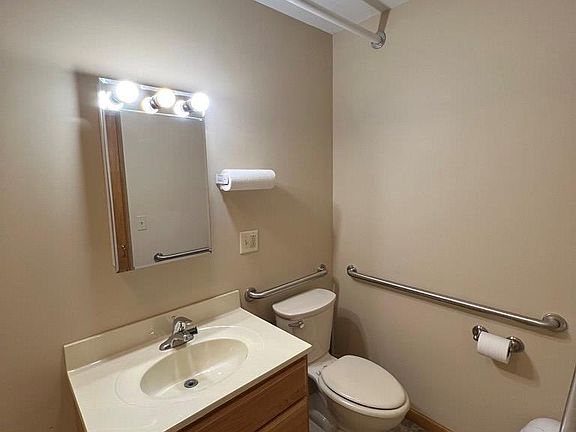 5th image of 13 Morris Ln APT L