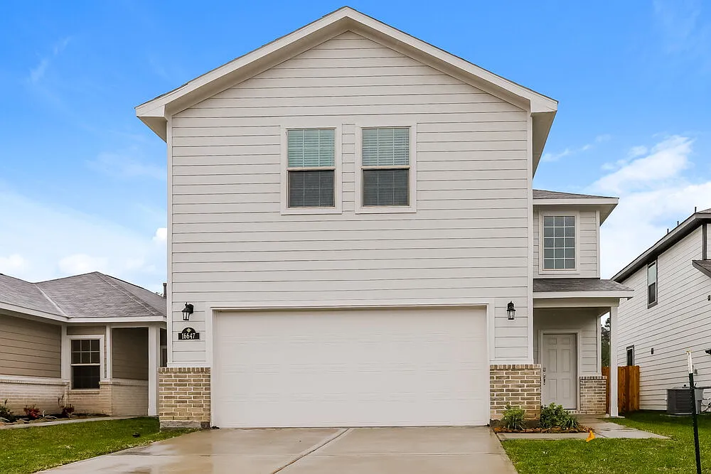 4 bed, 3.0 bath, 2074 sqft, $1,970 — Photo 1