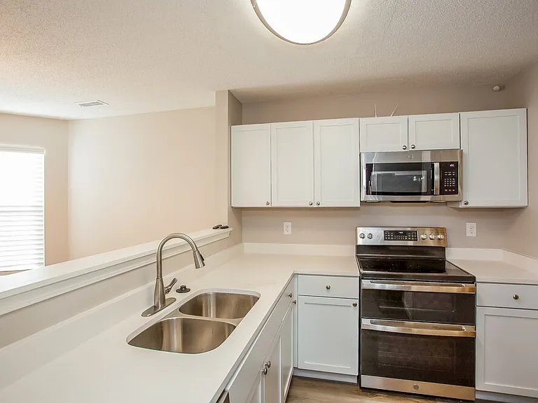 6762 Kinnerton Dr — Photo 7