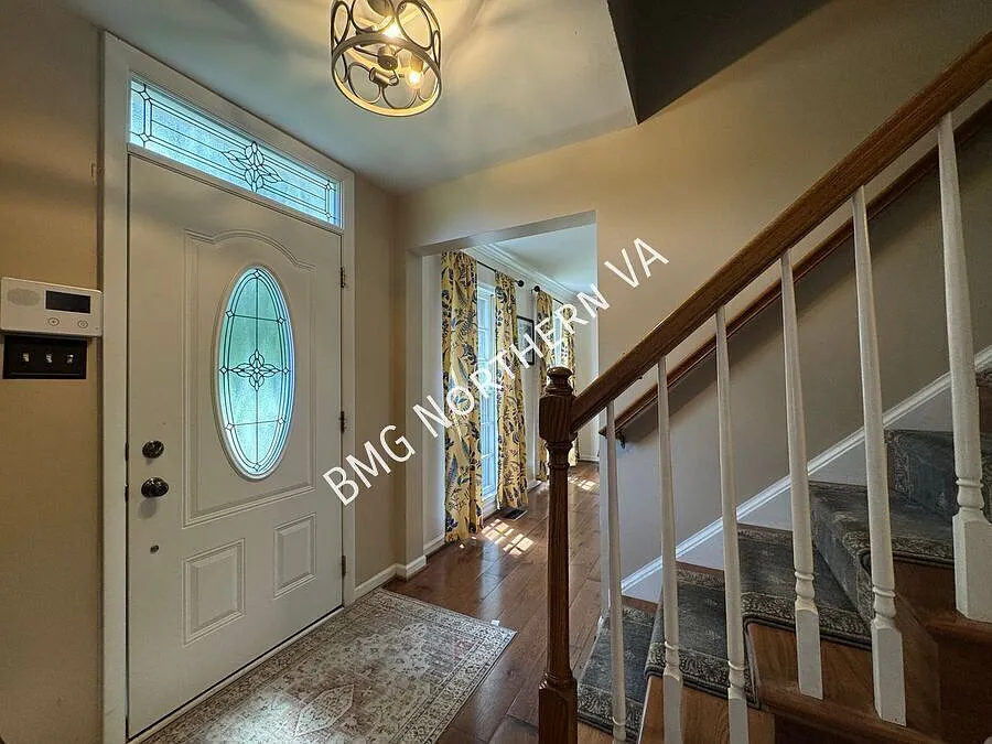 Elegant 4 BR / 2.5 BA Home with Solar Panels in Prince William — Photo 3