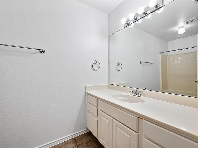 614 Douglas Dr — Photo 23