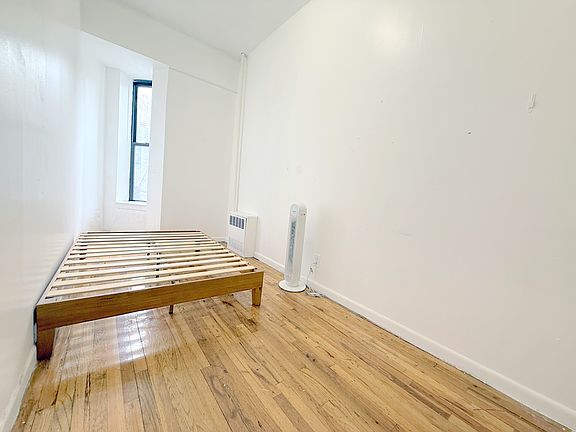 4th image of 113 W 82nd St APT 2F