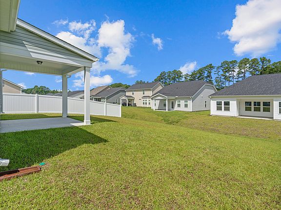 4th image of 1095 Forest Bend Dr W