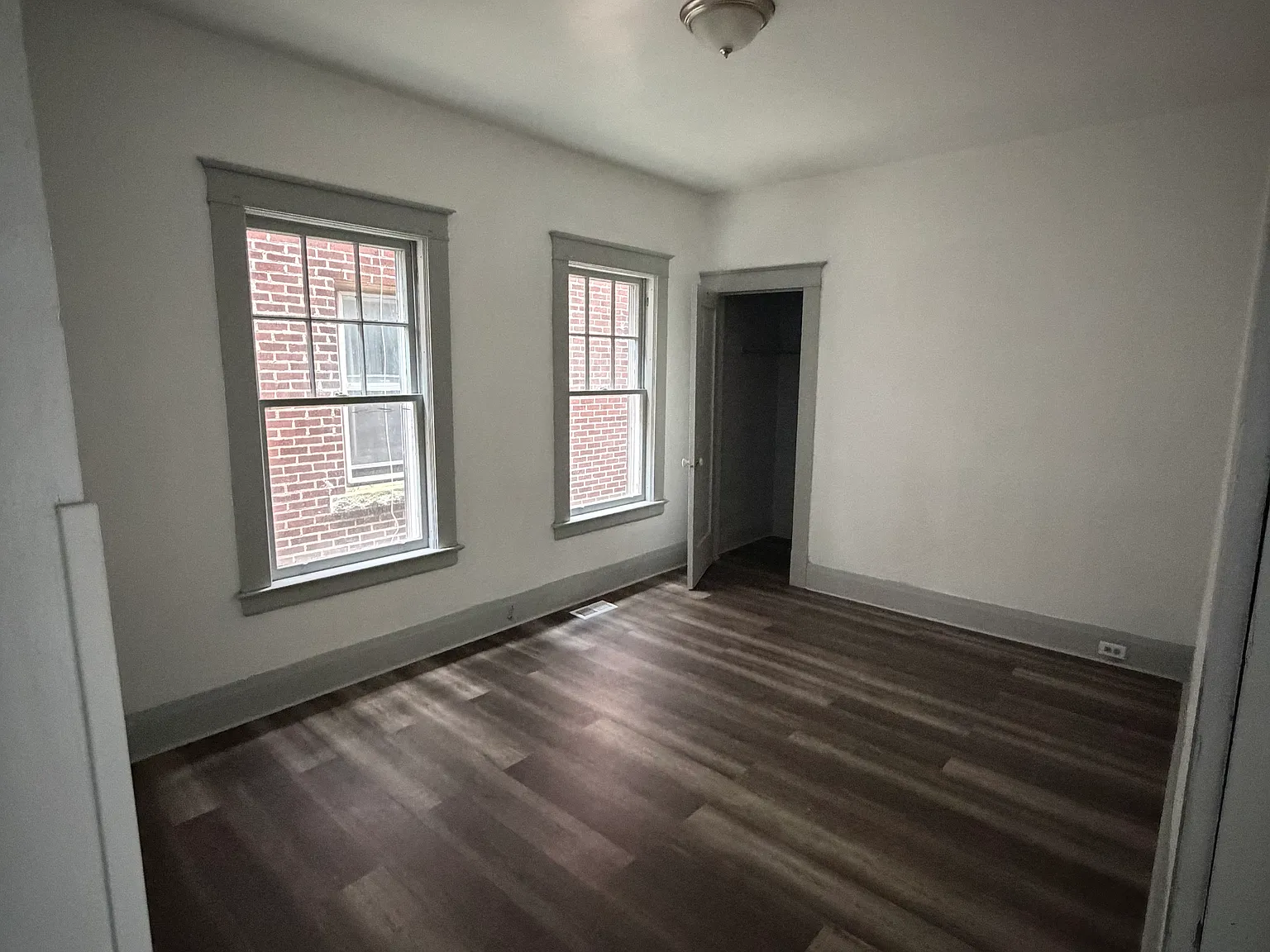 3 bed, $1,300 — Photo 4