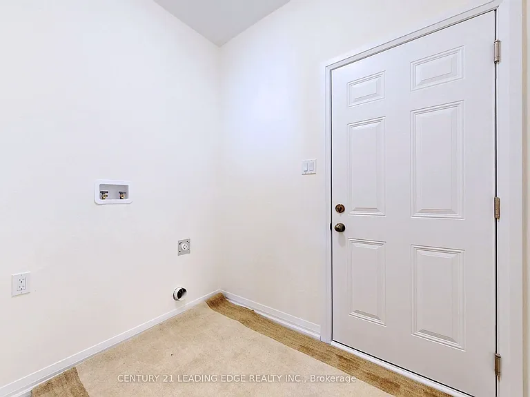 94 Holtby Ct — Photo 24