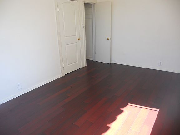 4th image of 809 W 47th St