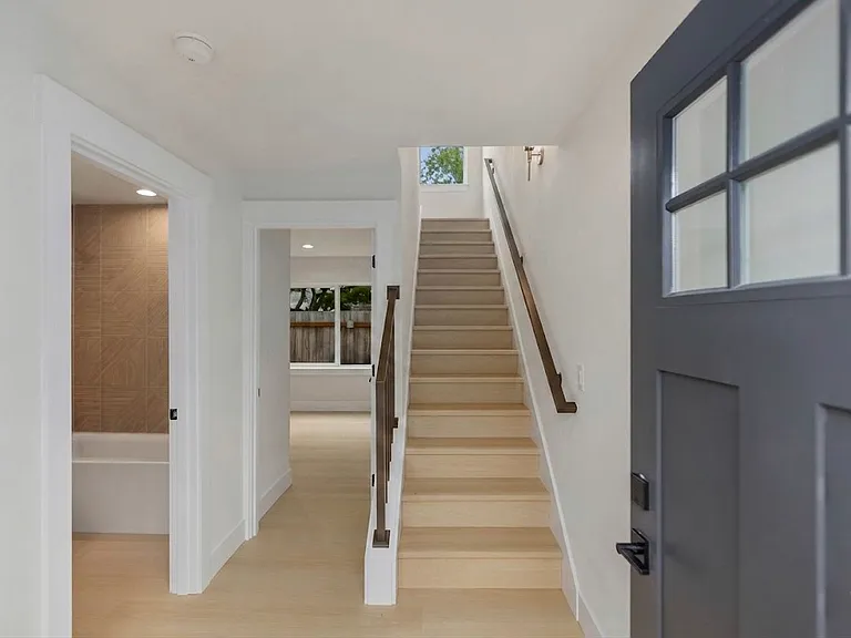 3207 NE 98th St — Photo 3