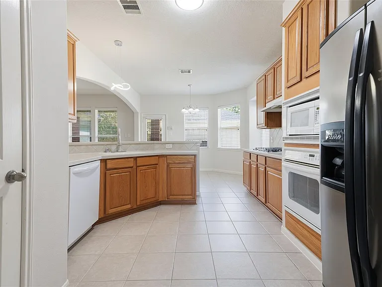 6165 Darlington Ct — Photo 9