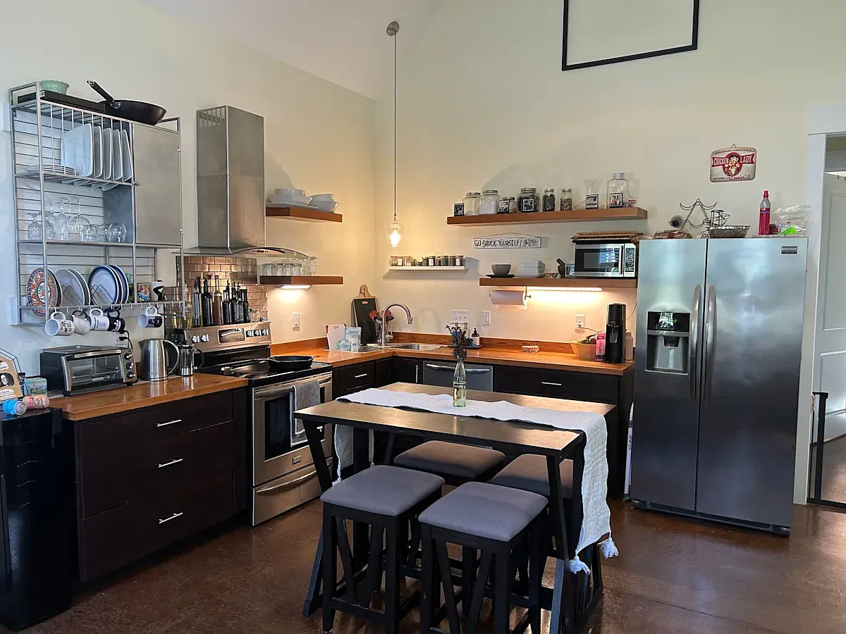 3 bed, 1400 sqft, $2,600 — Photo 4