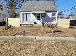 8700 Saratoga Ave, Oak Park, MI