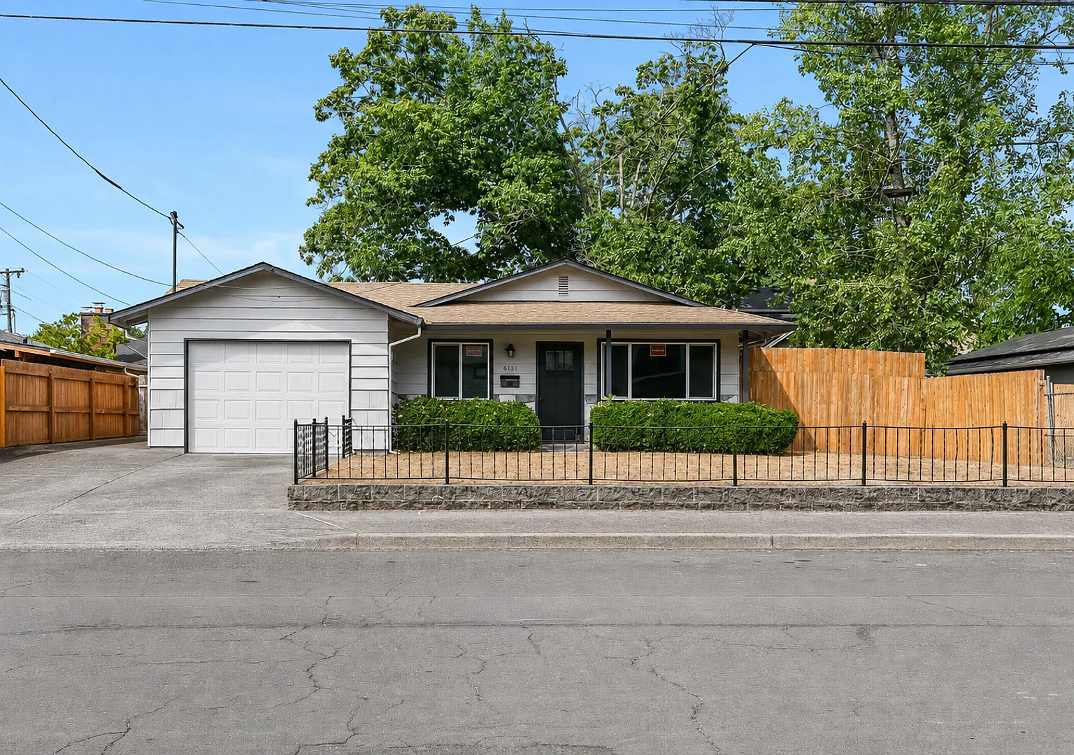 Beautifully Remodeled 3-Bed Bungalow in SE Portland! — Photo 1