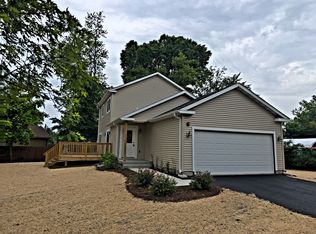 710 Lagoon Ter, Round Lake Beach, IL