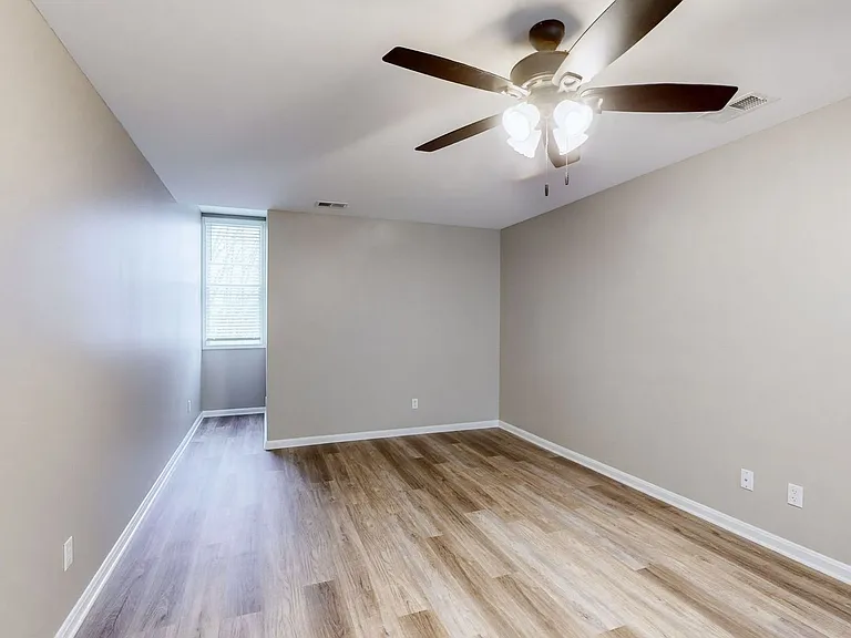 101 Manor Ave — Photo 2