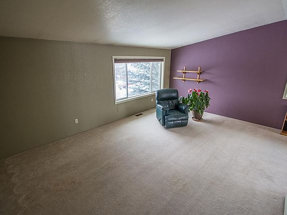 2nd image of 156 Meadowlark Ct