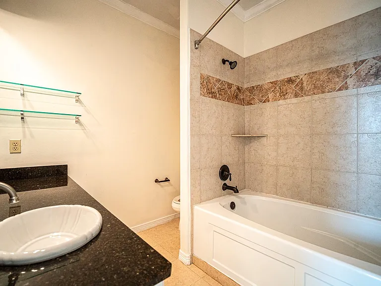 3119 Fairdale Oaks E — Photo 18