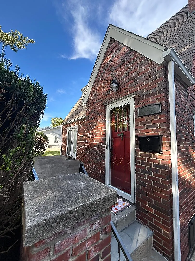 2 bed, 1.5 bath, 1100 sqft, $1,350 — Photo 2