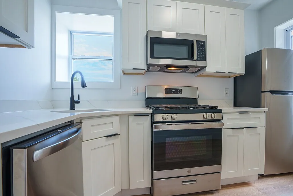 4 bed, 1150 sqft, $3,450 — Photo 3