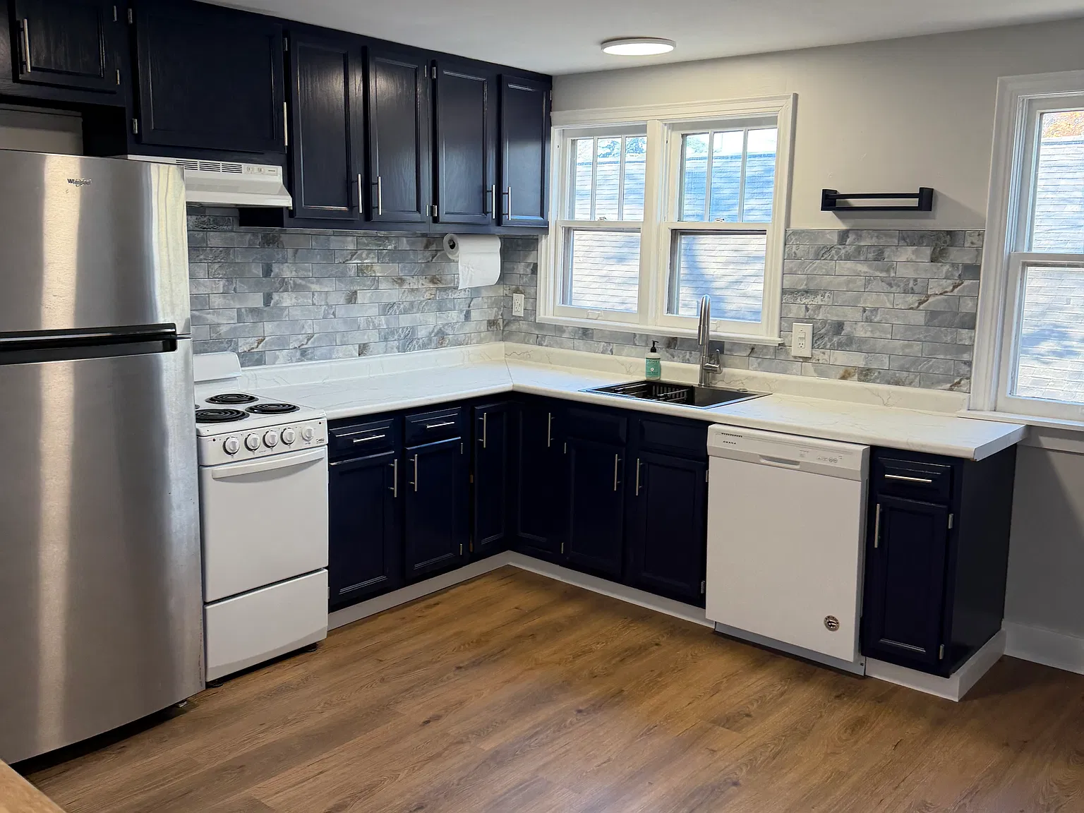 2 bed, 900 sqft, $1,850 — Photo 1