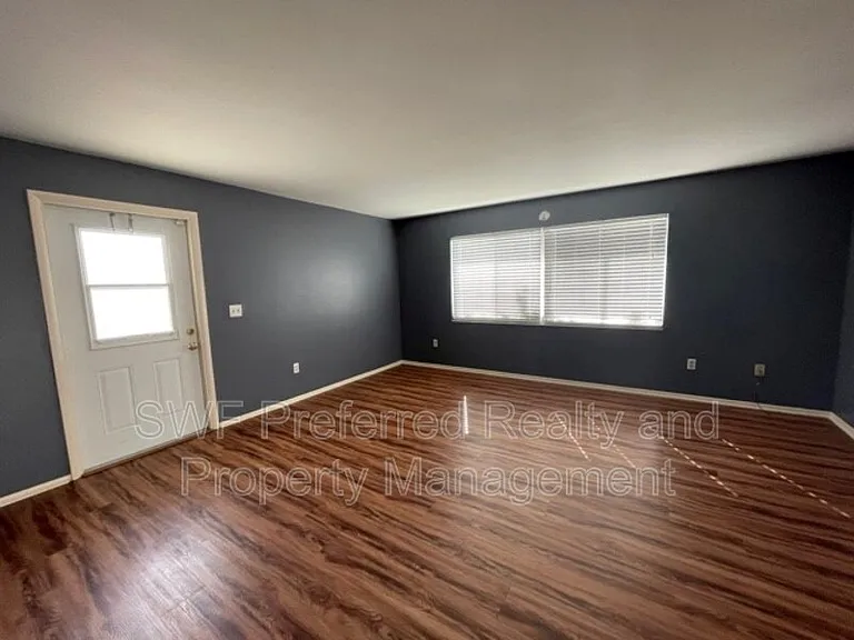 533 SE 6th Ave #1 — Photo 2