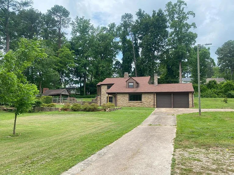 113 Pineland Cir — Photo 1