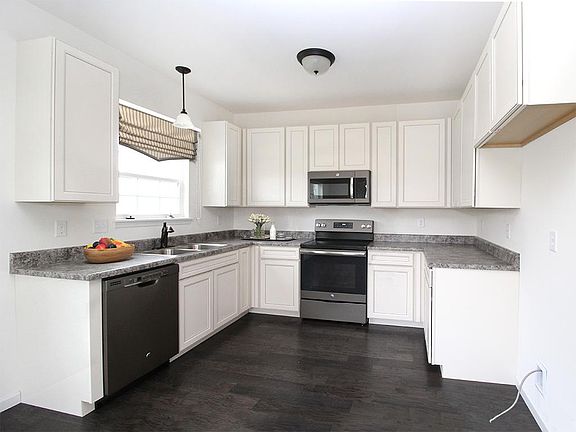 4th image of 2502 Larksong Dr S