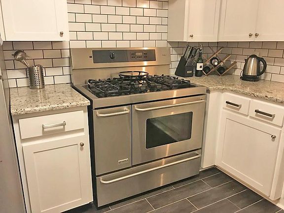 Gourmet oven and granite countertops