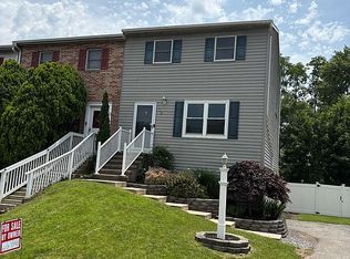 12 Mall Rd, Etters, PA 17319