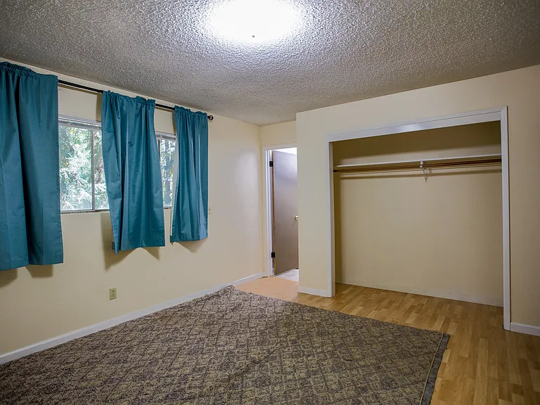24798 Sherwood Rd — Photo 11
