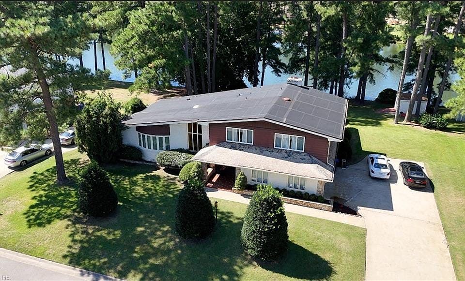1st image of 1406 Carson Cres W