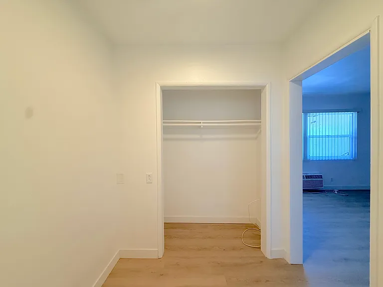 331 E Live Oak St #J — Photo 3