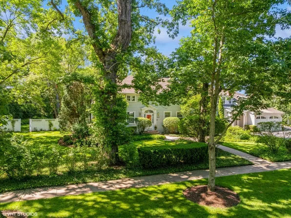 1010 Hubbard Pl, Winnetka, IL 60093