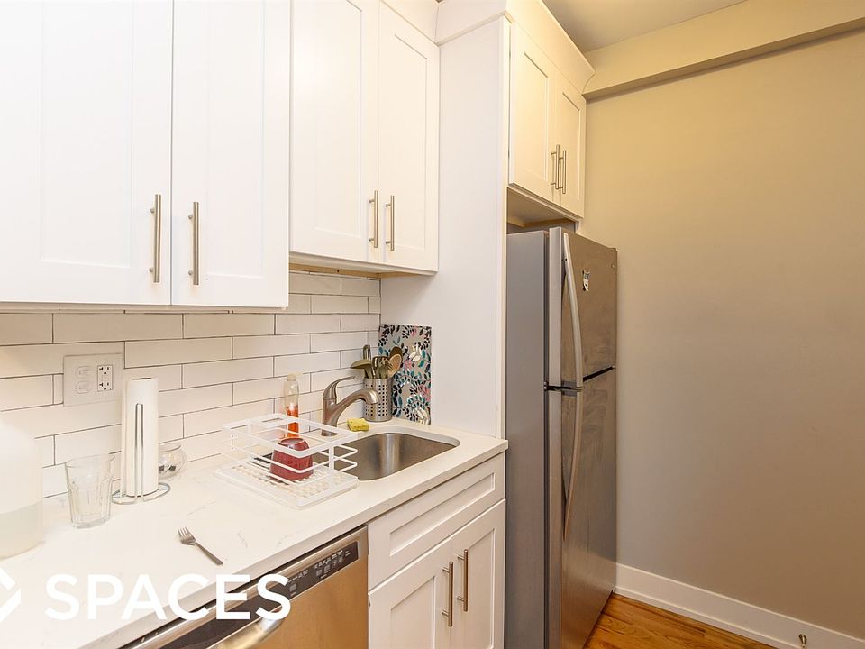 1st image of 820 W Cuyler Ave #826-431