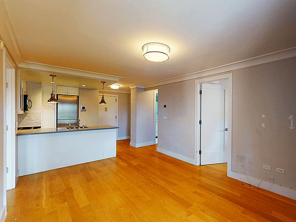 3rd image of 50 W 93rd St #507P