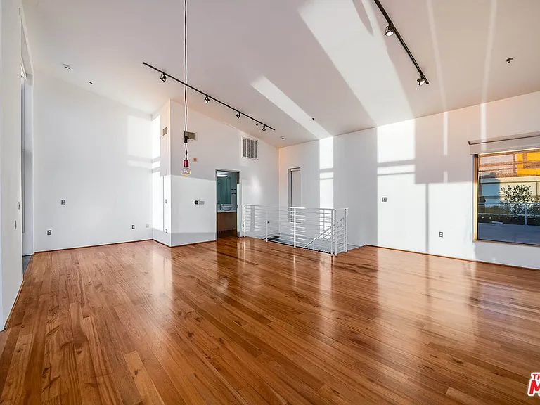 1850 Industrial St #106 — Photo 35