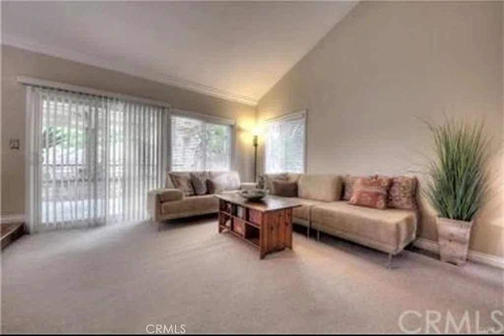 3 bed, 1906 sqft, $4,800 — Photo 4