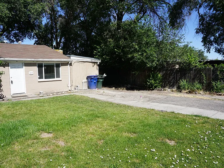 3670-3672 Atlas Way — Photo 16