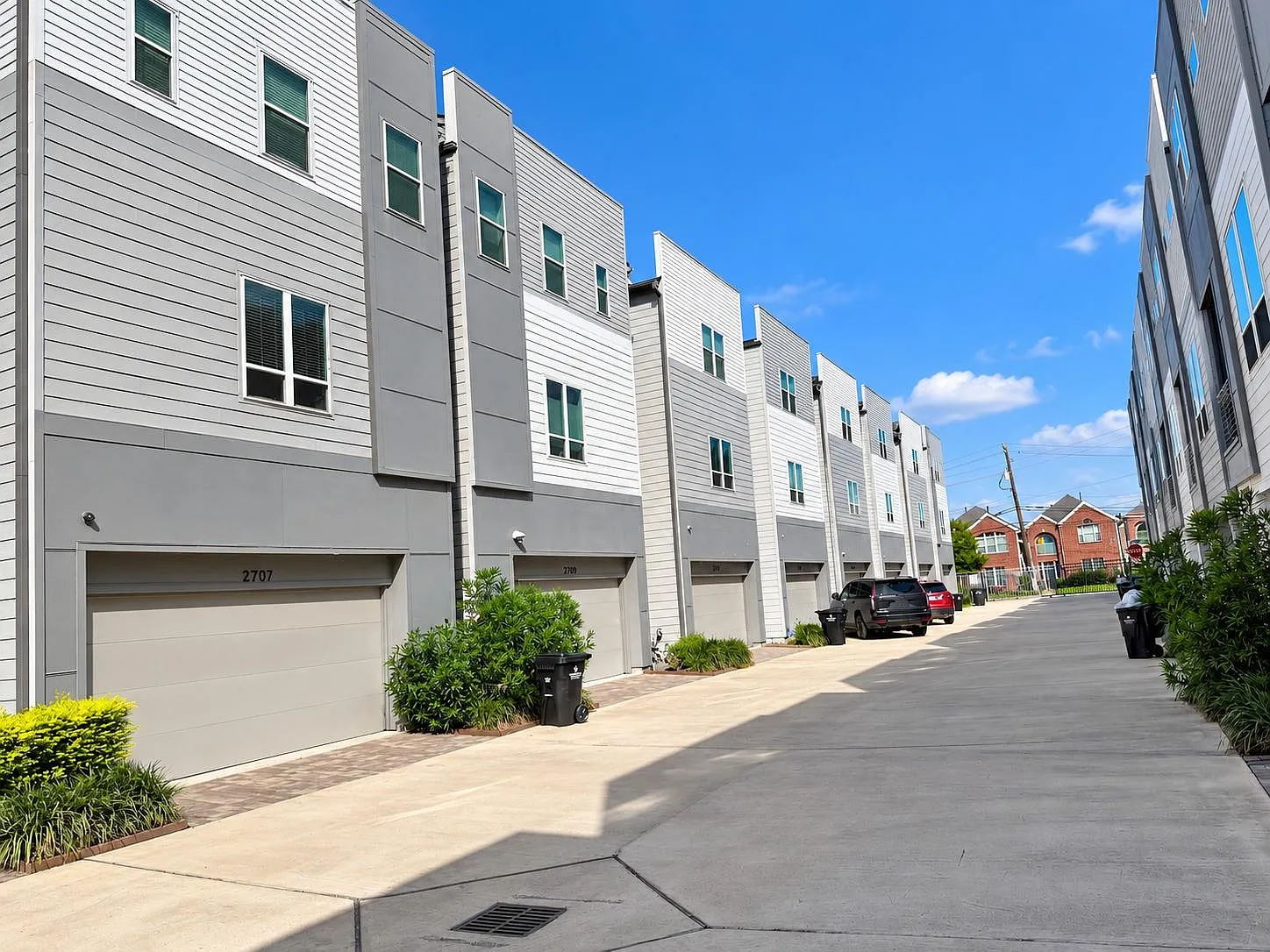 3 bed, 3.5 bath, 1831 sqft, $2,800 — Photo 3