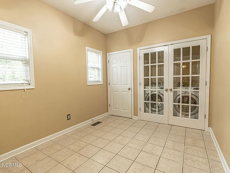 465 Crestview Rd — Photo 31