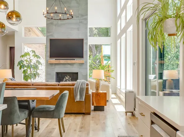 125 Red Oak Dr, Decatur, TX 76234