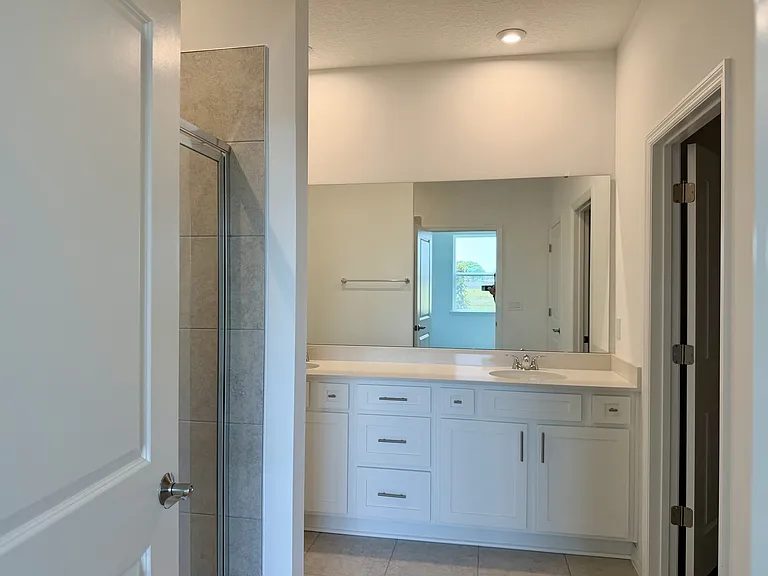 826 Castleford Ave NE — Photo 8