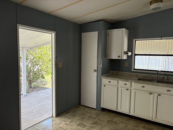 3rd image of 148 Clover Ct #148