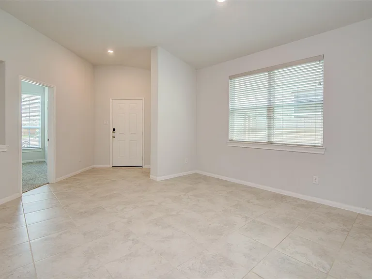2425 Temple Crag Dr — Photo 7
