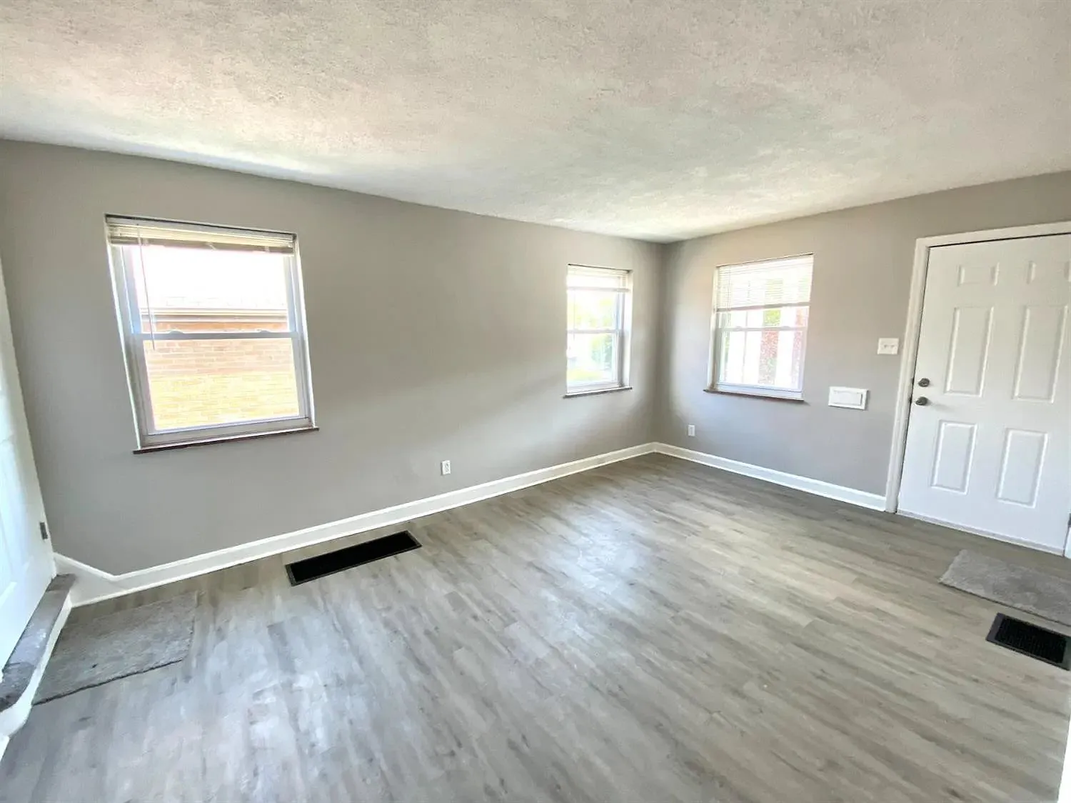 4 bed, 1.0 bath, 1245 sqft, $1,575 — Photo 3