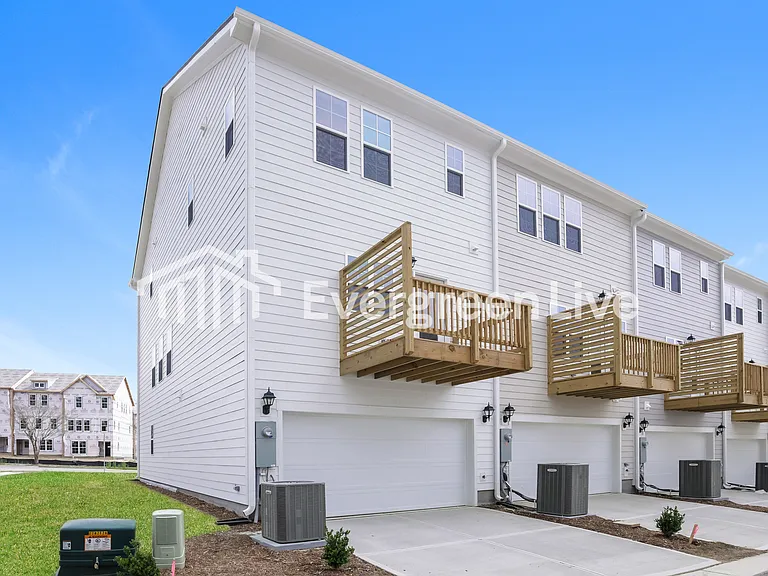 542 Hodge Rd — Photo 15